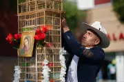 Mexico's Towering Bird Vendors Face Extinction as Tradition Fades