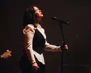 Mitski's Masterful New York Residency Blends Pop and Performance Art