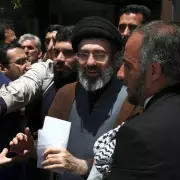Mojtaba Khamenei Emerges as Top Contender for Iran's Supreme Leadership