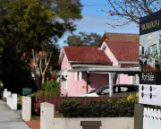 Mortgage Rate Dilemma: Experts Weigh In on Fixed vs Variable Options