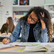 Parents Alerted to Three Non-Literacy Signs of Dyslexia Affecting 1 in 10