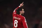 Steven Gerrard Urges Arne Slot to Keep Dominik Szoboszlai in His Proper Position