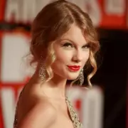 Teacher Uses Taylor Swift Lyrics to Revolutionise Poetry Lessons in Schools