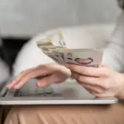 Thousands Sign Petition to Increase DWP's £10 Christmas Bonus Amid Inflation