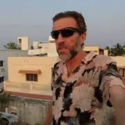 Traveller's Narrow Escape: Slow Wi-Fi Prevented Arrest in Qatar During Iran Conflict