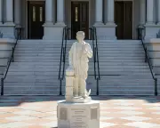 Trump's Columbus Statue Replica: A Declaration of Narrative Power Over History