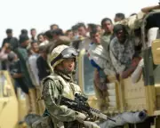 Trump's Iran Strategy Mirrors Iraq Invasion Tactics, Analysts Warn