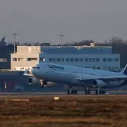 UK Evacuation Flight Departs Oman as Foreign Office Issues Travel Alert