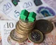 UK Mortgage Rates Surge Amid Global Tensions, Adding £800 to Annual Bills