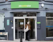 UK Unemployment Hits Five-Year High as Labour Market Flounders in 2025