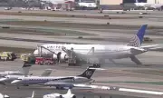 United Airlines Boeing 787 Makes Emergency Landing at LAX After Engine Failure