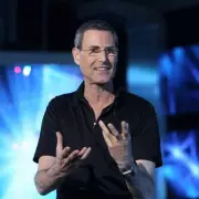 Uri Geller Alerts NASA to Alien Invasion Fears After UFO Sightings Surge