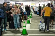 US Airport Security Delays Worsen Amid DHS Shutdown Crisis