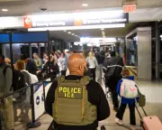US House Passes Stopgap DHS Funding Bill Amid Airport Chaos