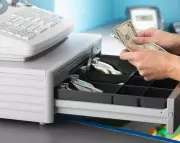 US Small Businesses Grapple with Financial Fallout from Trump Tariff Policies