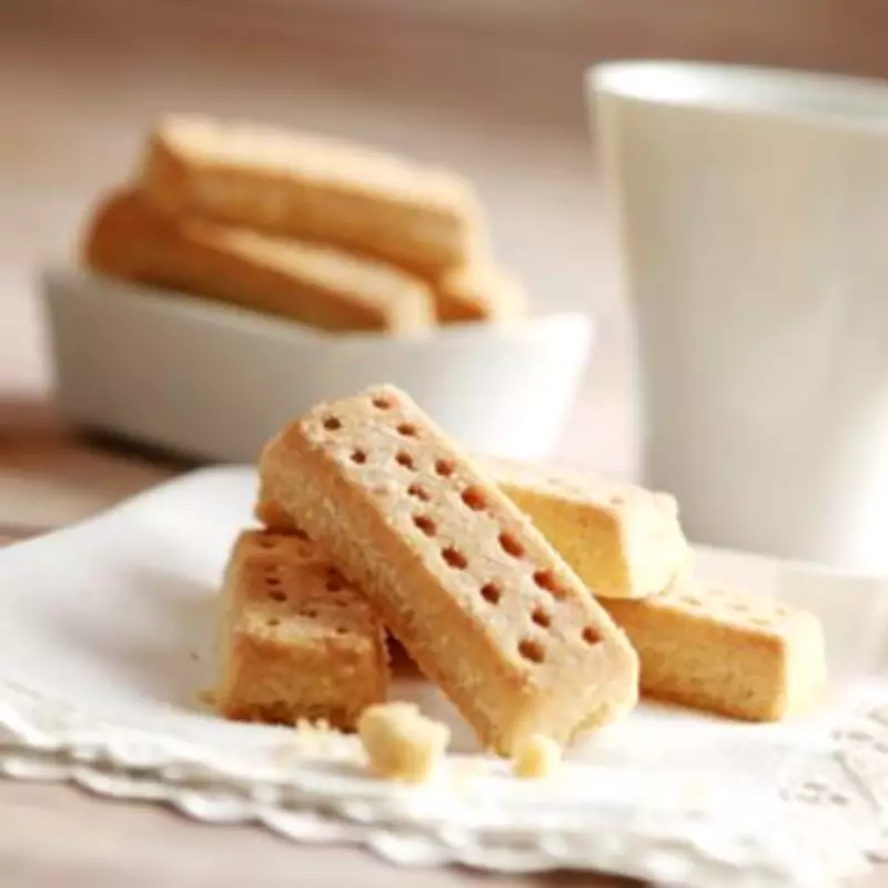 5-Ingredient Chocolate Button Shortbread Recipe Is Addictive