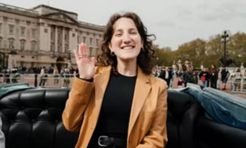 A Royal Carriage Ride to Buckingham Palace's Queen Elizabeth II Style Exhibition