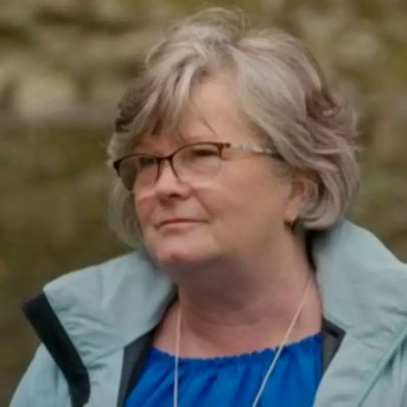 Antiques Roadshow Guest Unfazed by Painting Found in Pillowcase Valued at £1,200