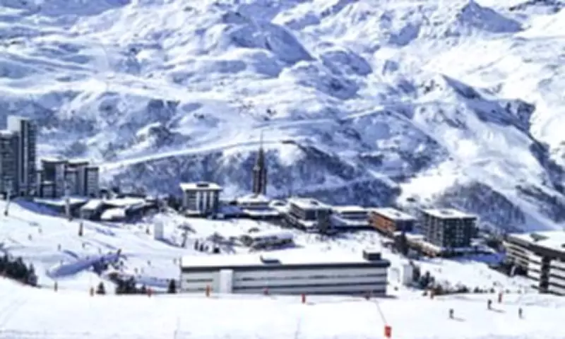 British Skier Dies in French Alps Cardiac Arrest Amid Deadly Season