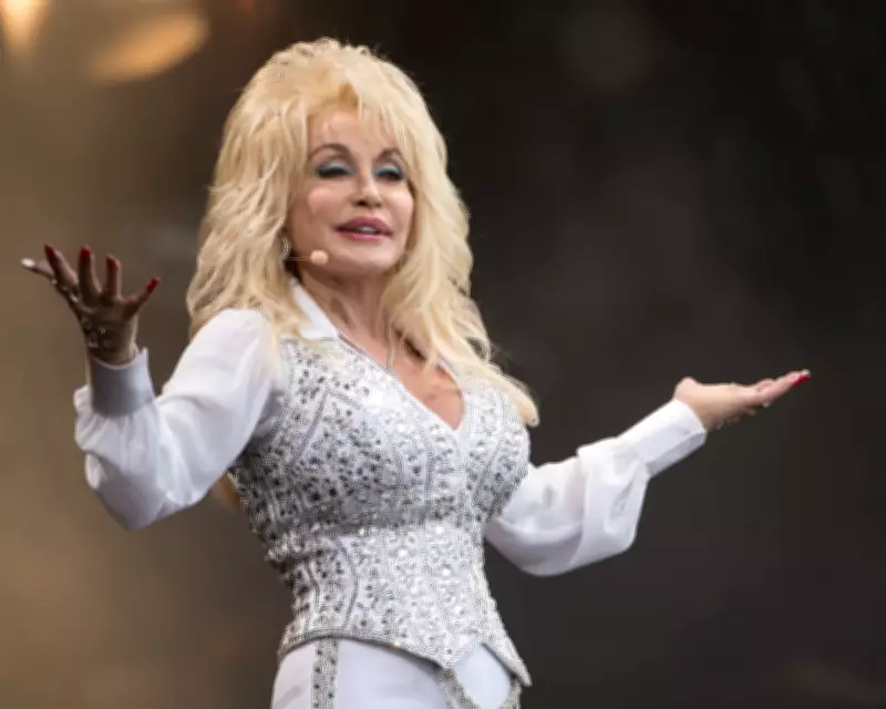 Dolly Parton Tops US Favorability Poll, Outshining Obama and Zelenskyy