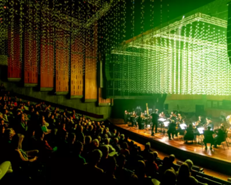 Epic Light Show Electrifies Elgar and Vaughan Williams at Multitudes