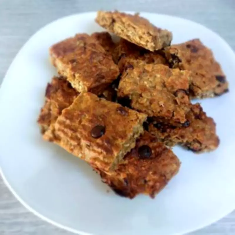 Forget Banana Bread: Try These Easy 6-Ingredient Chocolate Banana Oat Bars