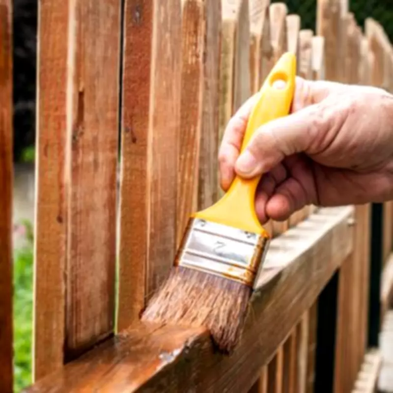 Four Garden Fence Colours That Lower Your Home's Value and Hinder Sales