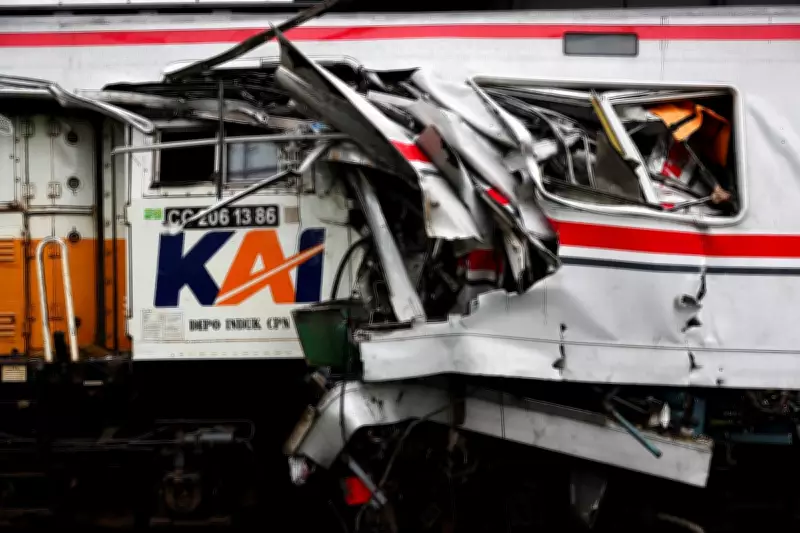 Global Photos: Train Collision, Gaza Funeral, and More