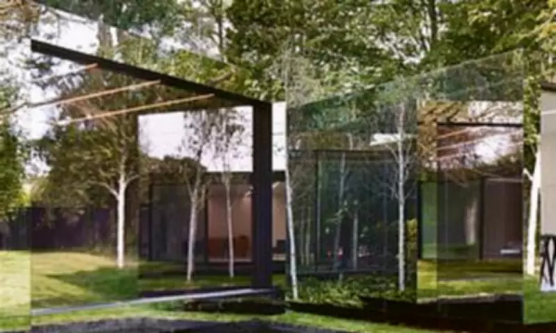 Influencer Lorna Luxe Moves to £2M Rental After Ghost House Flood