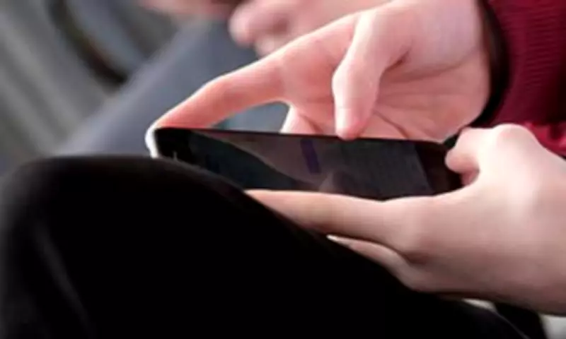 Labour Reverses Stance: Mobile Phones to be Banned in England's Schools by Law