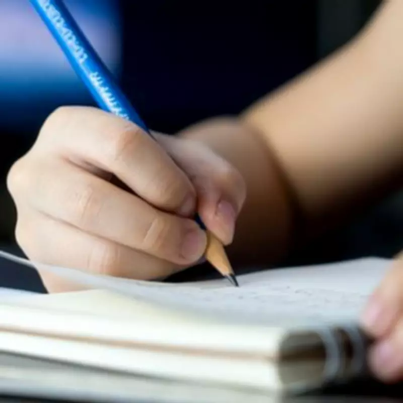 Librarian Finds 7-Word Note in Returns Box; People Spot Clever Meaning