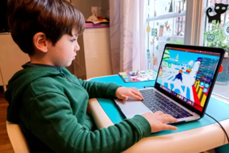 Los Angeles Pioneers US Screen Time Limits in Schools, Sparking National Debate