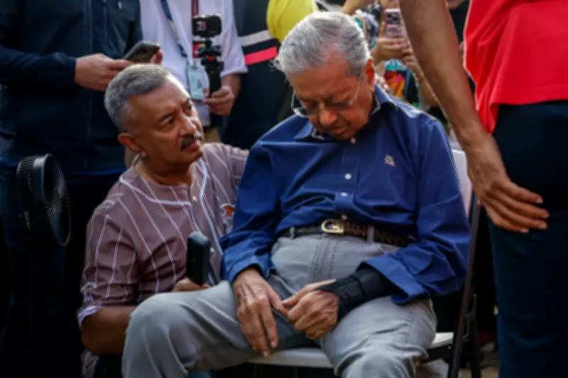 Malaysia's Former PM Mahathir Mohamad Reveals Ongoing Leg Control Issues Post-Fall