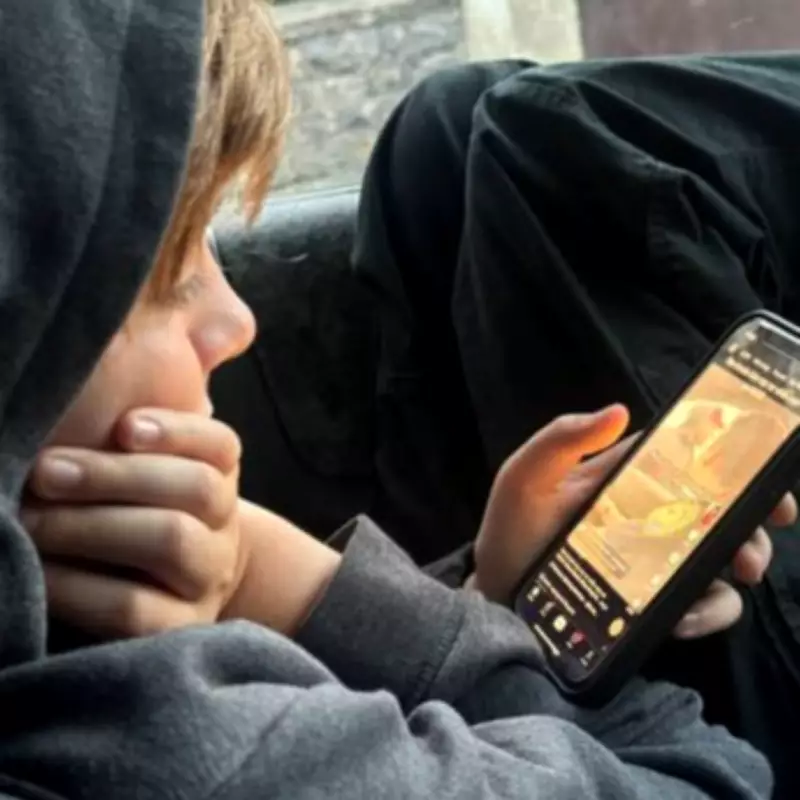 Minister Urges Dads to Help Keep Kids Safe Online in Vital Role