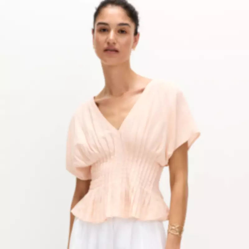 M&S Linen Rich Top Wins Fans for Flattering Fit and Soft Fabric