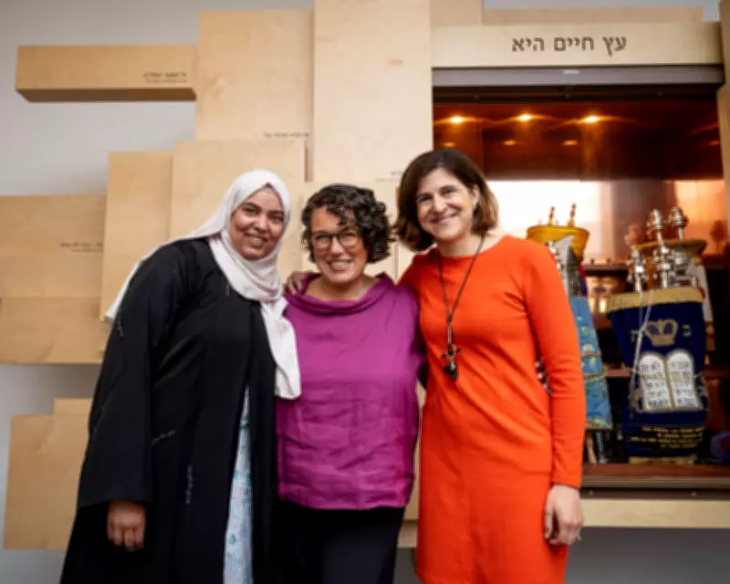 Muslim Neighbours Rally Around London Synagogue After Arson Attempt