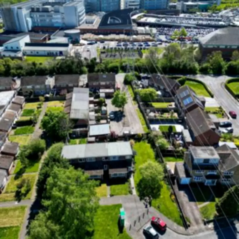 Residents fume over 'plonked' green parcel locker in quiet cul-de-sac