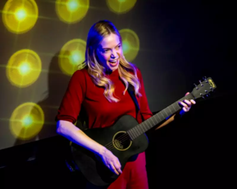 Riki Lindhome's Dead Inside: A Bittersweet Comedy on Fertility and Motherhood