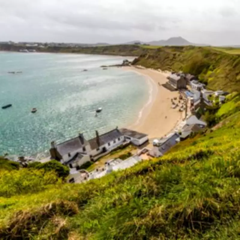 Secluded Welsh Village Porthdinllaen Offers Coastal Escape with Beachfront Pub