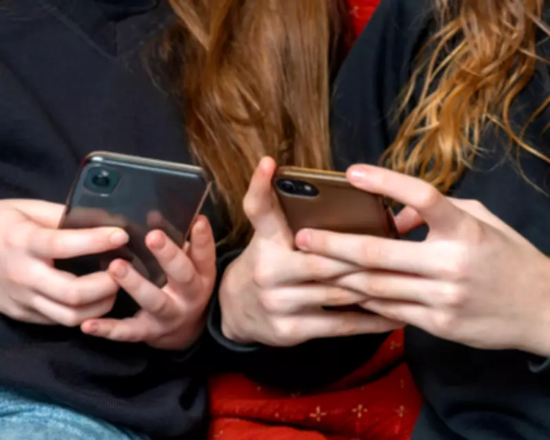 Smartphone Ban in Schools: A Necessary but Complex Battle for Teachers