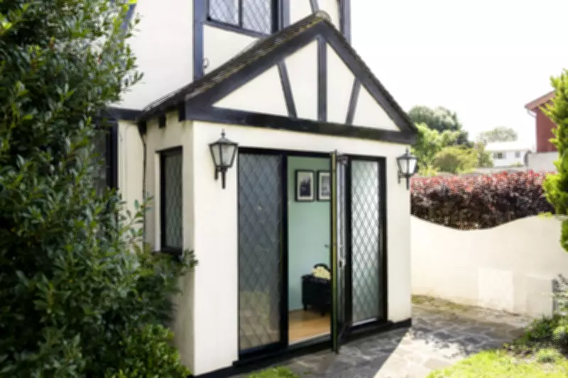 Transform Your Entrance: Stylish & Functional Porch Tips for Summer