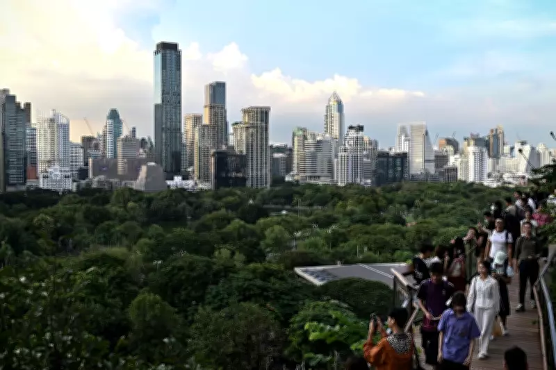 Travel Expert Simon Calder's Advice on Summer Flights Amid Middle East Tensions