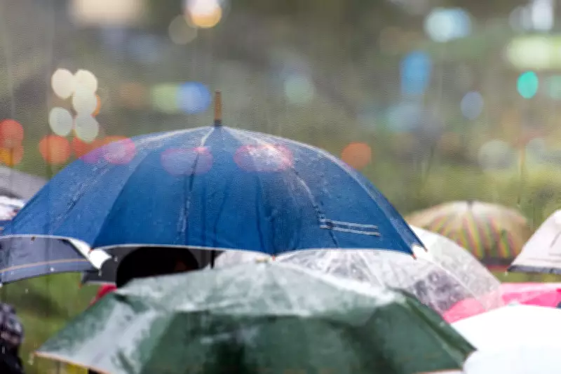 UK Braces for Weekend of Rain and Gale-Force Winds After Record Warmth