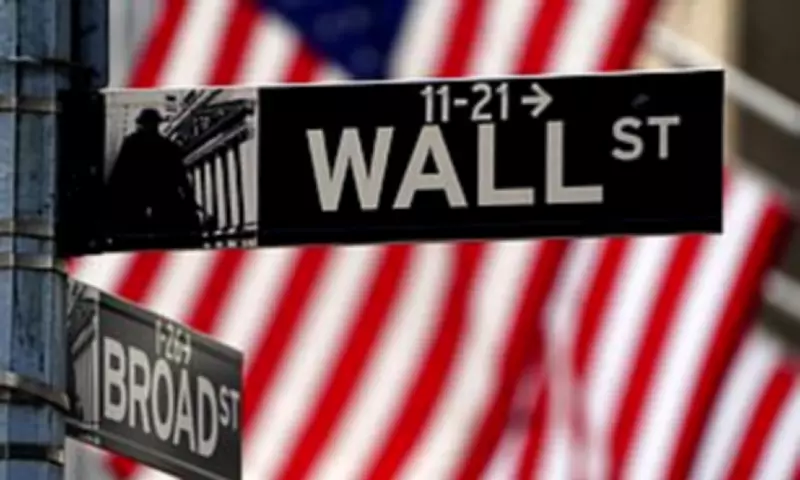 Wall Street Hits Record High Amid Iran Ceasefire Hopes and Strong Earnings