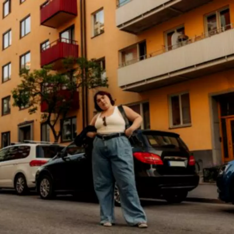 Woman Finds Lost Baby Chicken Outside Her Apartment After Long Drive Home