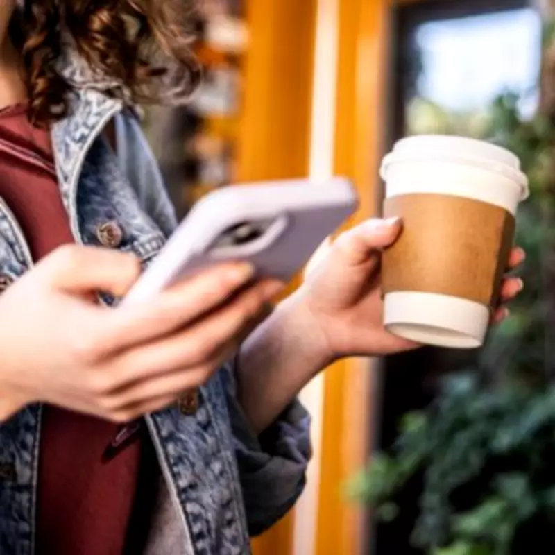 Woman's Tinder Joke Led to Marriage After Bizarre Three-Word Message