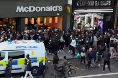 Easter Holiday Chaos: Teenagers Storm Clapham High Street, Prompting Police Response