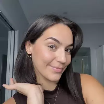 Woman, 26, Self-Diagnoses Cancer After Doctors Dismissed Itch as Dry Skin