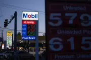 AI Boom and Tax Refunds Offset US Economic Pain from Iran War So Far