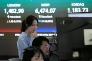 Asian Stocks Slip, Oil Rises on Iran War Stalemate